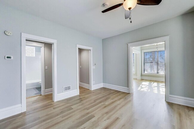 Building Photo - 2114 W Byron St