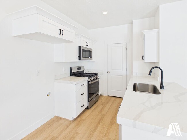 Building Photo - Brand New 3 Bedroom Townhome for Rent – Salem, Utah