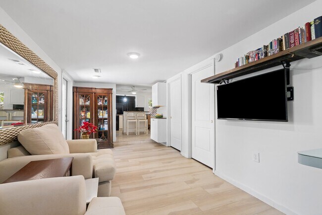 Building Photo - 321 Forsyth St