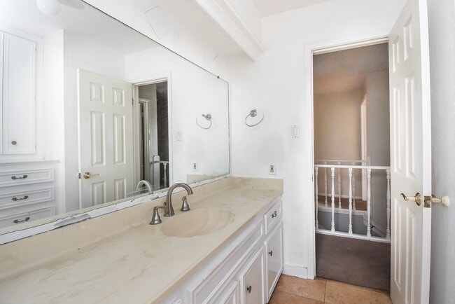 Building Photo - 1709 Beaver Springs Ct