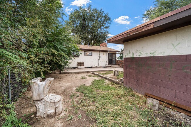 Building Photo - 4 Bed ranch home in Pueblo with Garage!