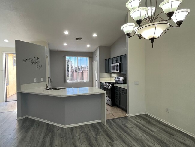 Building Photo - 3 bedroom 2 bath home with large yard avai...