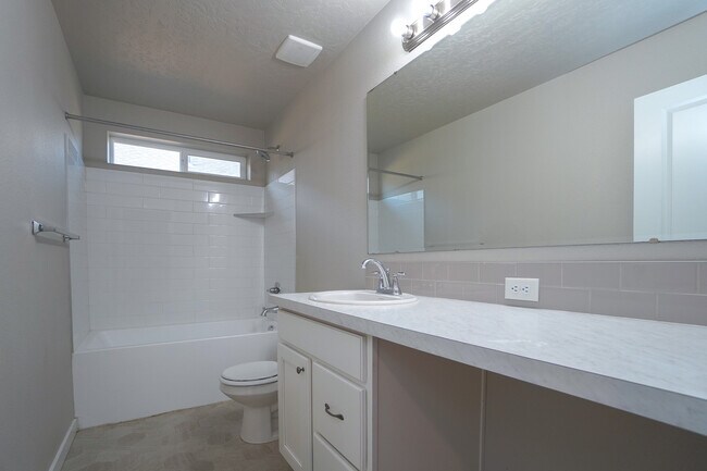 Building Photo - 3154 N Greengate Wy
