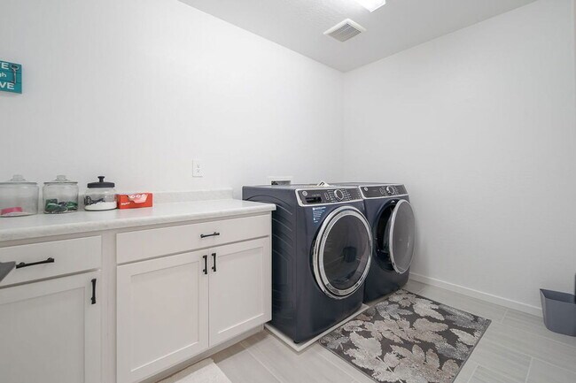 Building Photo - 2820 N 196th Ln