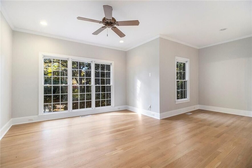 Building Photo - 960 Landmark Dr NE