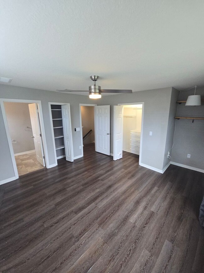 Building Photo - Beautiful 2/2.5 ***All included*** Interne...