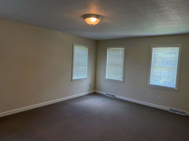 Building Photo - 233 S Bayshore Dr