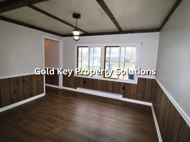 Building Photo - Spacious 4 BR 1 BA House with Central Air ...