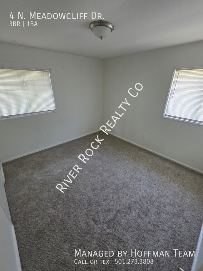 Building Photo - 4 N Meadowcliff Dr