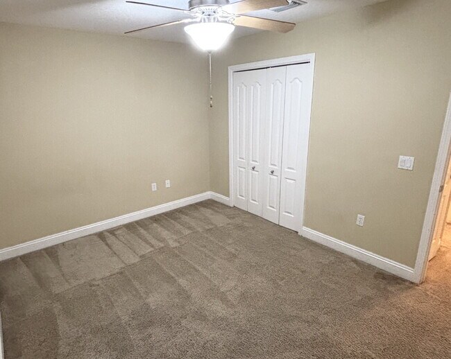 Building Photo - "Charming 4-Bed home in Navarre!"