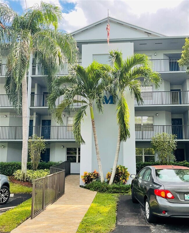 Building Photo - 12500 SW 5th Ct