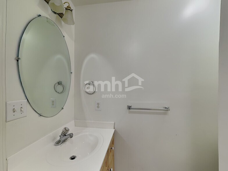 Building Photo - 6111 Creft Cir