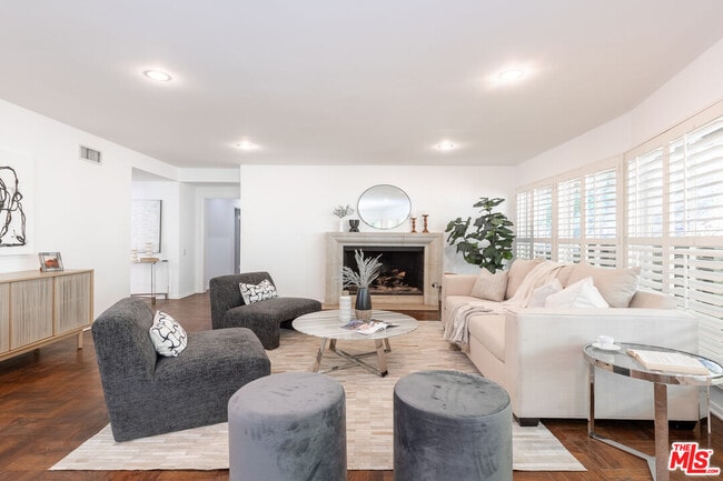 Building Photo - 2559 Hutton Dr