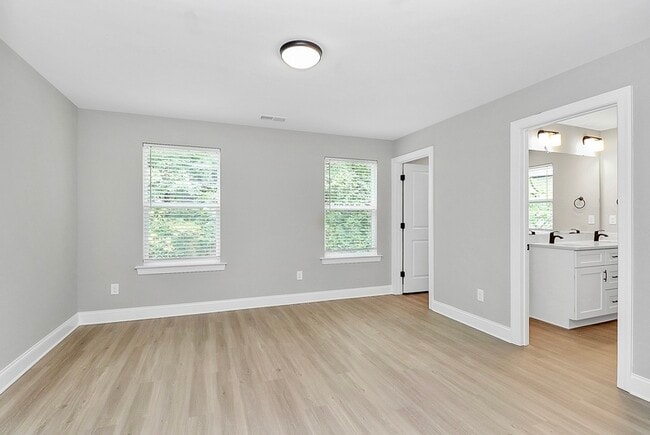 Building Photo - 2730 Catalina Ave