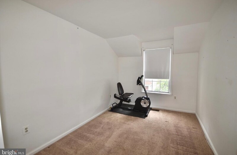 Building Photo - 14370 Gringsby Ct