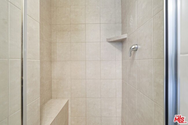 Building Photo - 15040 Hamlin St