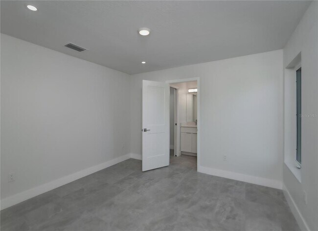 Building Photo - 310 Hibiscus St