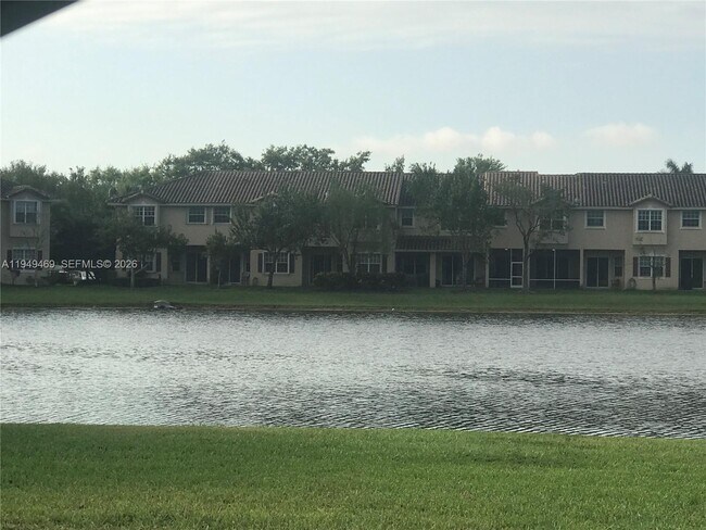 Building Photo - 3338 Lakeside Dr