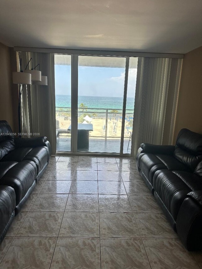 Building Photo - 2030 S Ocean Dr