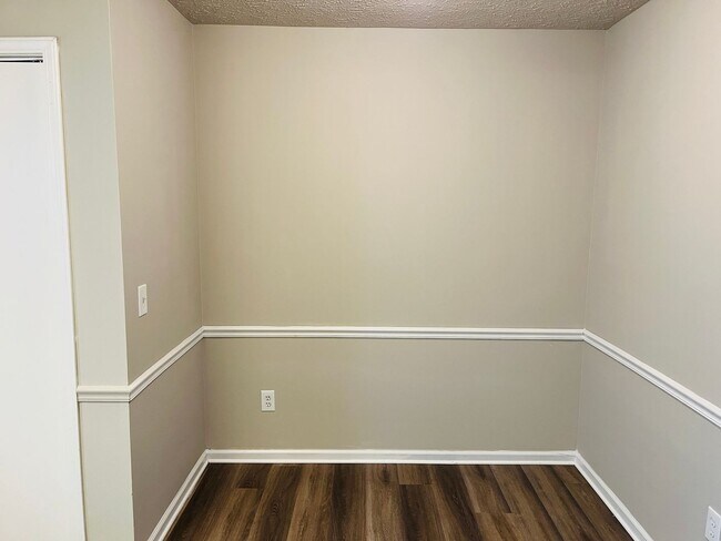Building Photo - 10 Fredda Ln