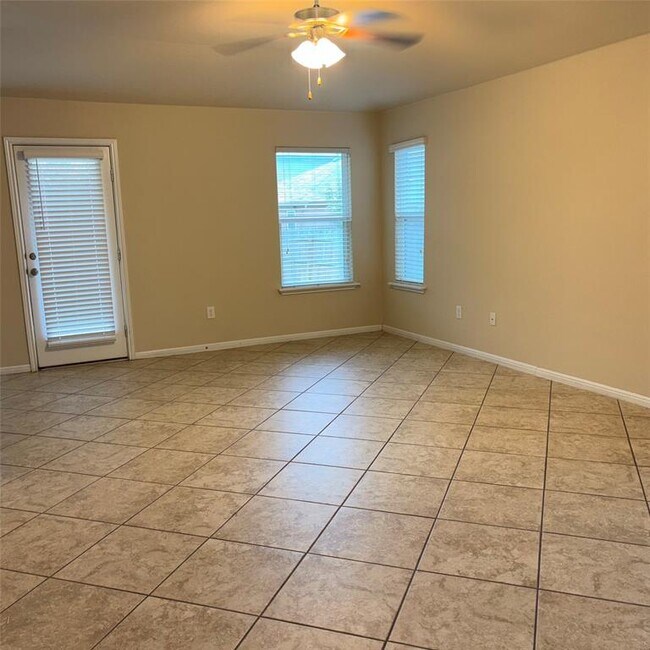 Building Photo - 208 Moulins Ln