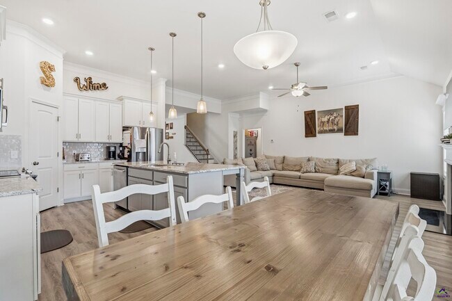 Building Photo - 614 Samantha Brooke Way