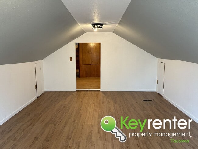 Building Photo - Gorgeous 3Bed/2Bath In the Heart of Tacoma!
