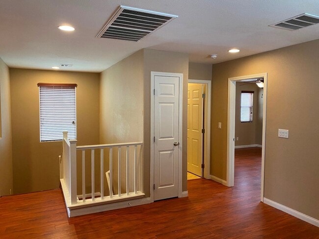 Building Photo - Southwest Beauty!