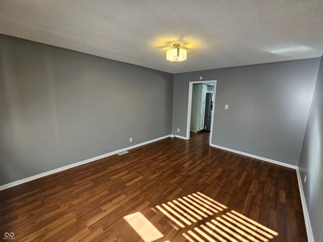 Building Photo - 3121 Shadow Brook Dr