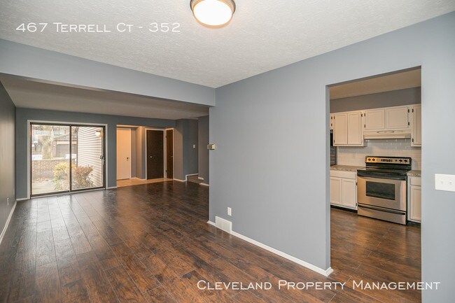 Building Photo - 2 Bedroom Richmond Hts Condo