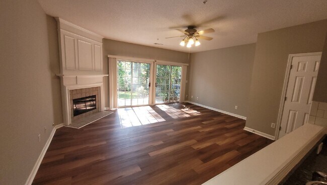 Building Photo - Bright 2-Bedroom Townhome Near Avalon & Downtown Alpharetta