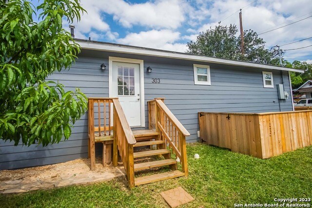 Building Photo - 303 Victor St