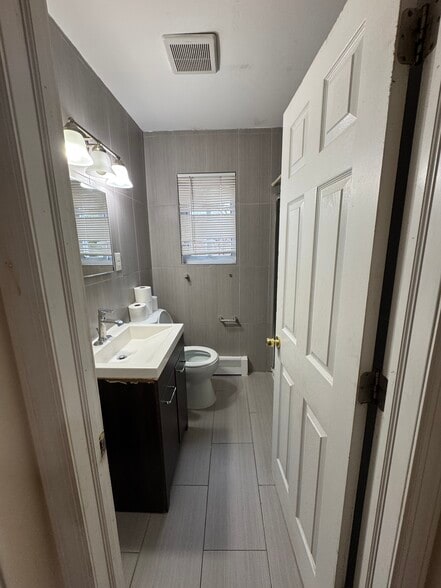 Bathroom - 180 Littleton Rd