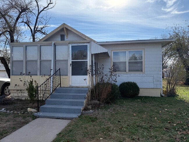 Primary Photo - 711 W 11th Ave