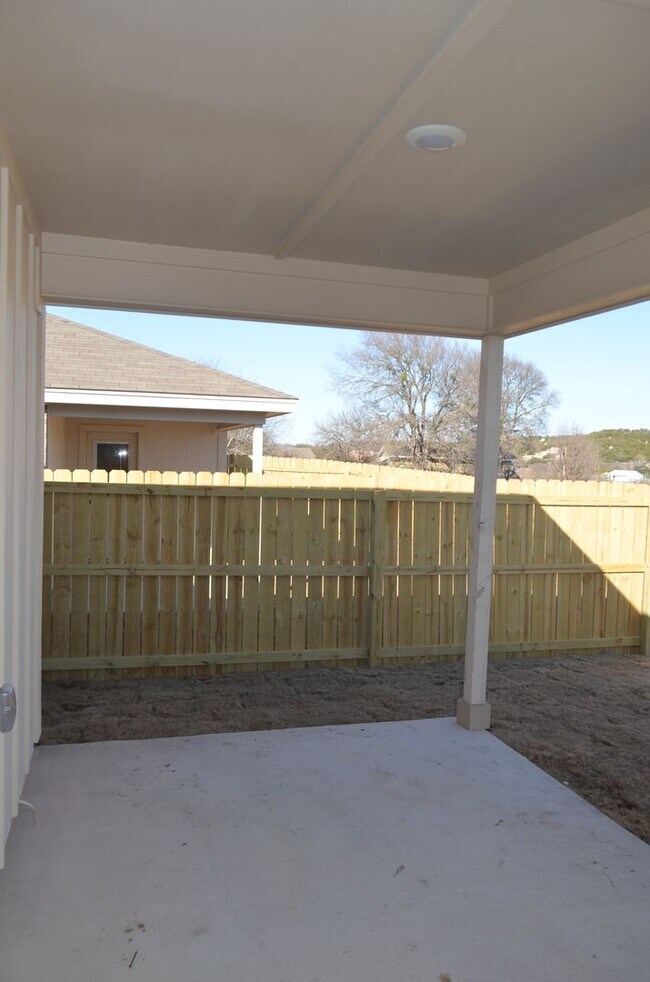 Building Photo - 1713 Clovis Dr