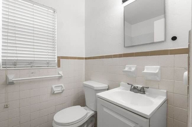 Building Photo - Home For Rent in St Pete!