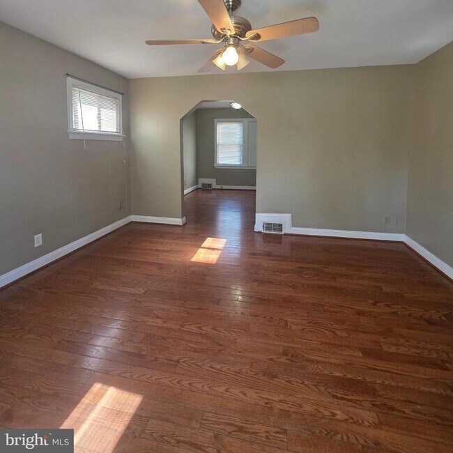 Building Photo - 5305 Central Ave SE