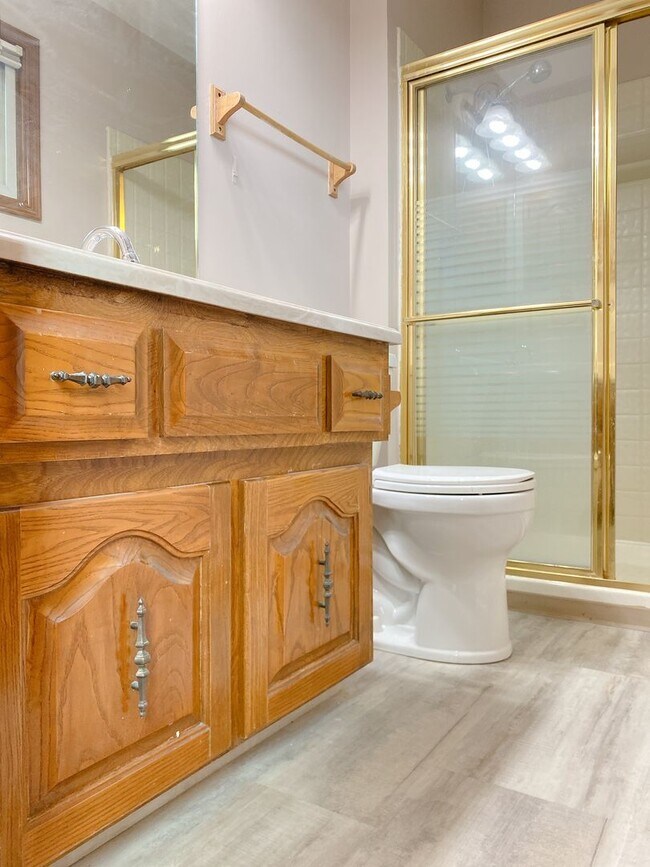 Building Photo - 3BD, 2BTH Bellevue Charmer Ready for YOU, $2,300!!