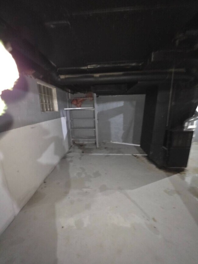 Building Photo - Charming 3-Bedroom Property in Prime Location