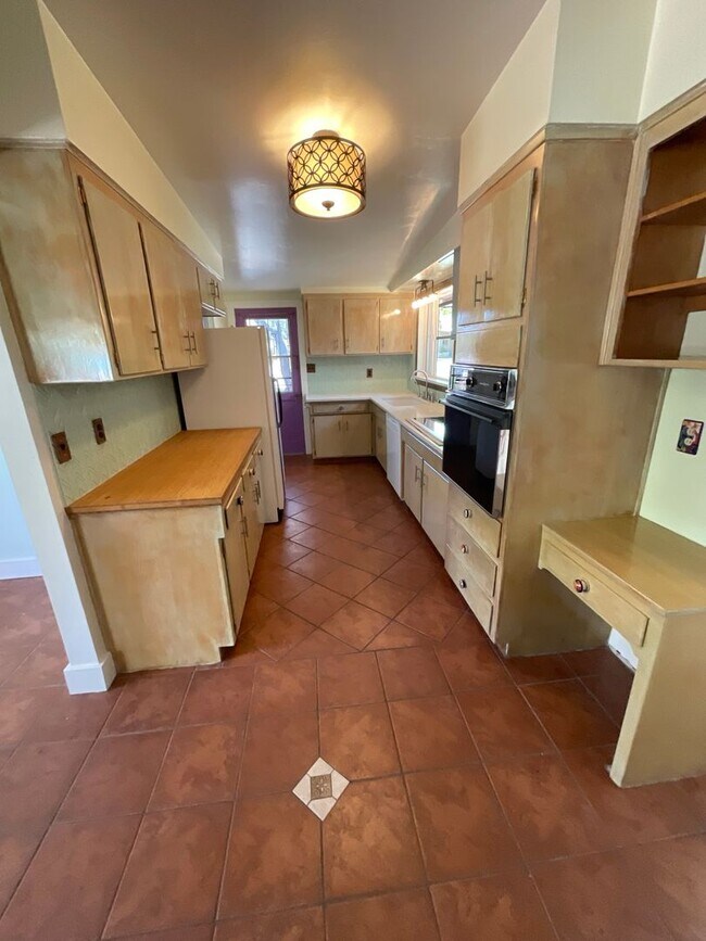 Building Photo - Eastside home with privacy on cul-de-sac
