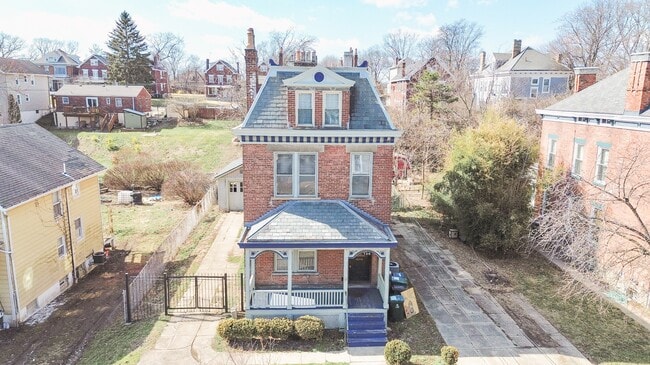 Building Photo - 735 Considine Ave