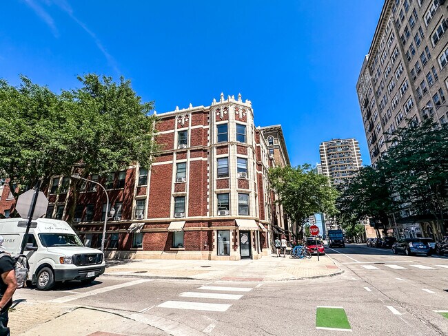 Building Photo - 6207 N Winthrop Ave