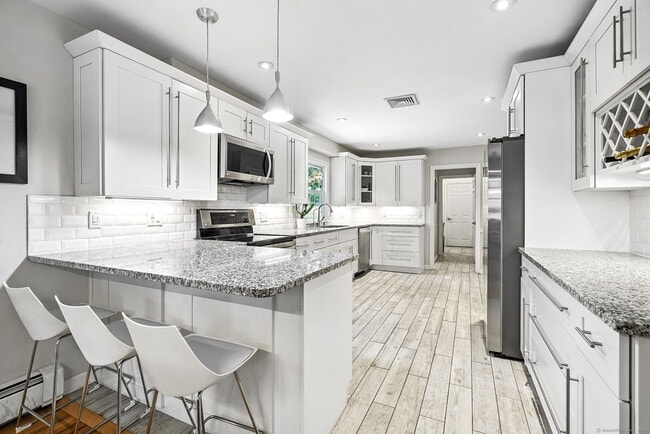 Building Photo - 163 MacGregor Dr