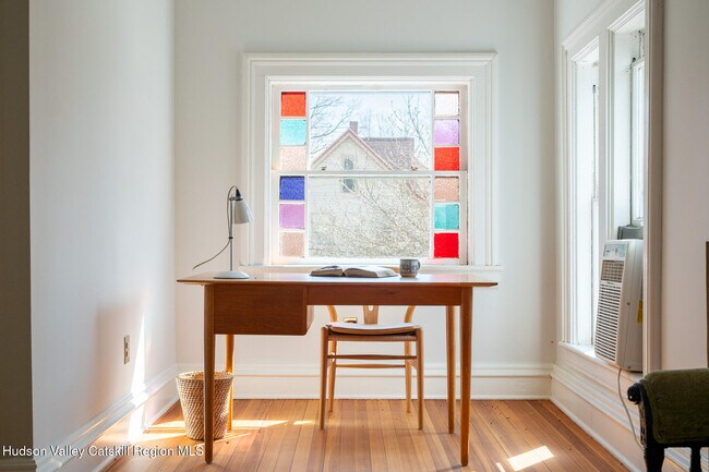 Building Photo - 5 Fairview Ave