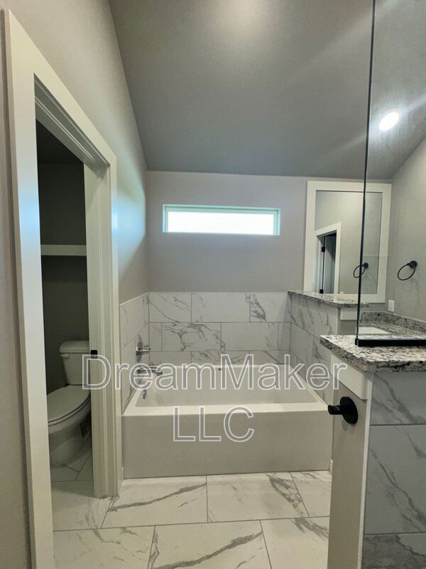 Building Photo - 678 Apple Blossom Way