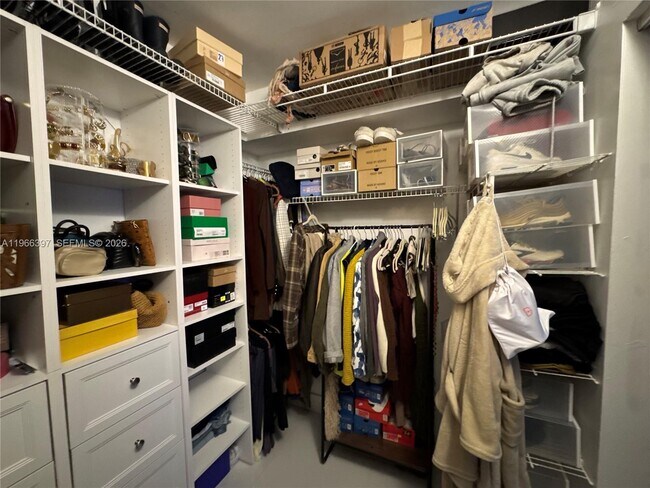 Building Photo - 19195 Mystic Pointe Dr