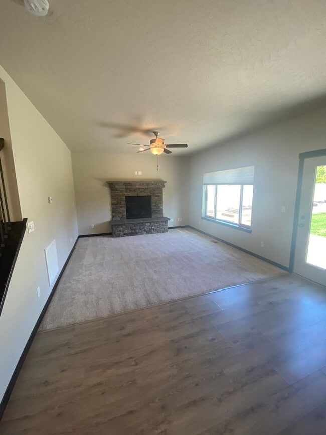 Building Photo - SINGLE FAMILY HOME IN THE FOX TAIL SUBDIVISION (APP#148)