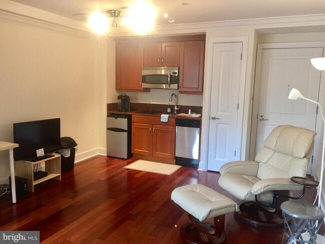 Building Photo - 1701 Locust St