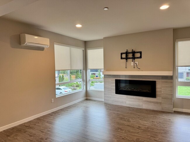 Building Photo - Village Crest Townhome!!!
