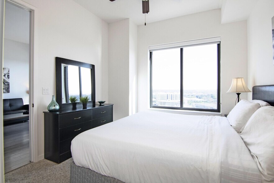 Building Photo - 2022 Holcombe Blvd